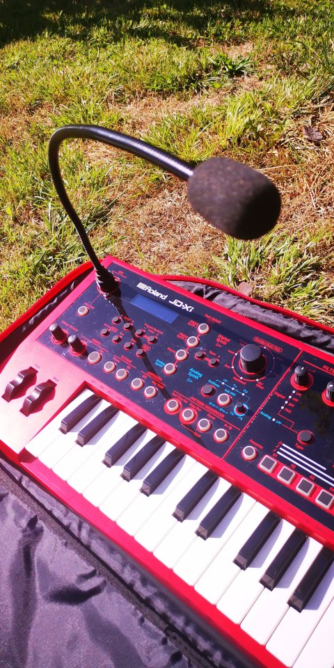 Roland JD-Xi Red Limited Edition + Funda Roland de segunda mano · Foto 2 de 5 · Cantabria · 450 €