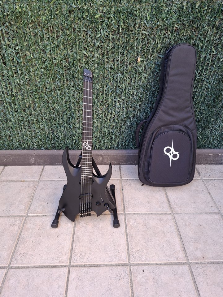 Solar Guitars H2.6 Carbon Black de segunda mano · Foto 1 de 4 · Madrid · 450 €