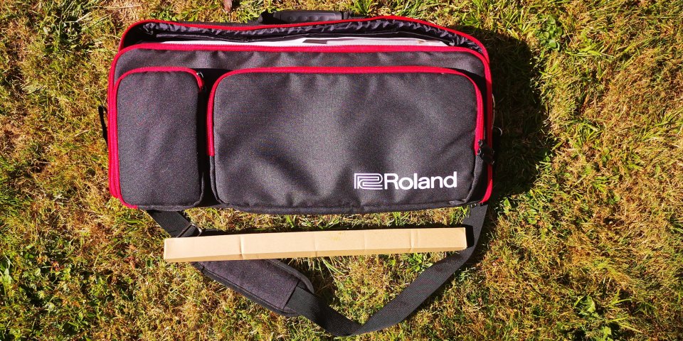Roland JD-Xi Red Limited Edition + Funda Roland de segunda mano · Foto 3 de 5 · Cantabria · 450 €