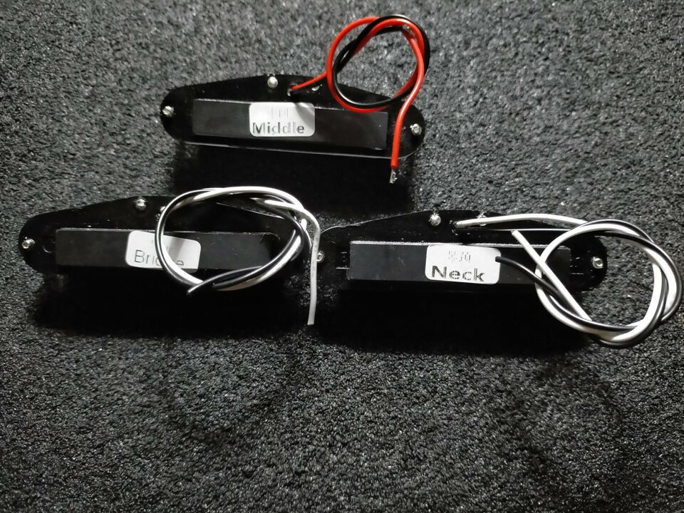 Set Wilkinson 3 pikups singles serie M (cerámicas) Blancas.