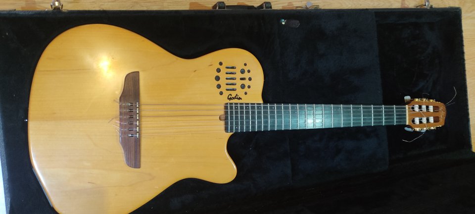 Guitarra Godin ACS - Fabricada en Canadá