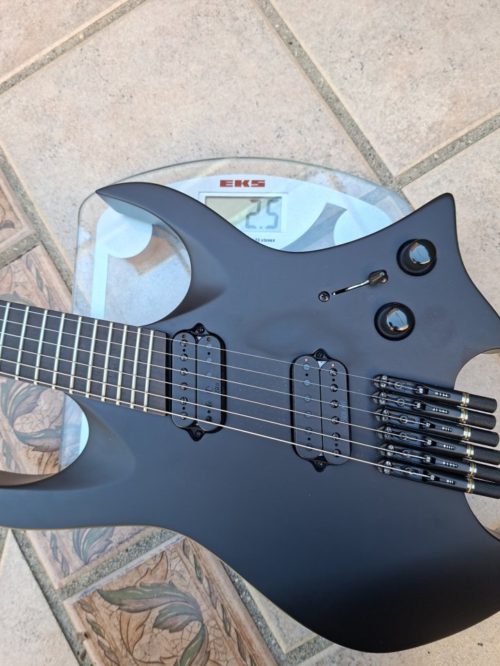 Solar Guitars H2.6 Carbon Black de segunda mano · Foto 3 de 4 · Madrid · 450 €