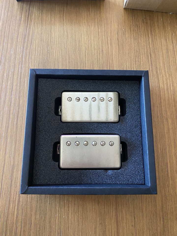 Pastillas Gibson Custombuckers Nickel Aged de segunda mano · Foto 1 de 6 · Madrid · 410 €