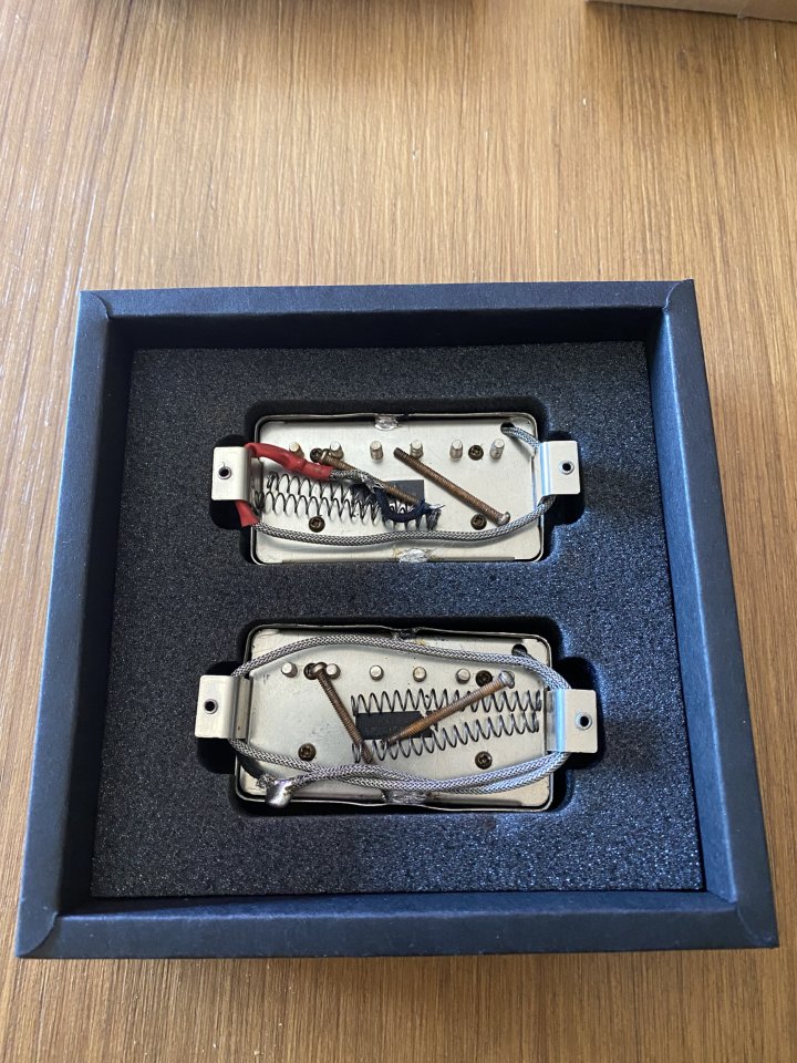 Pastillas Gibson Custombuckers Nickel Aged de segunda mano · Foto 2 de 6 · Madrid · 410 €