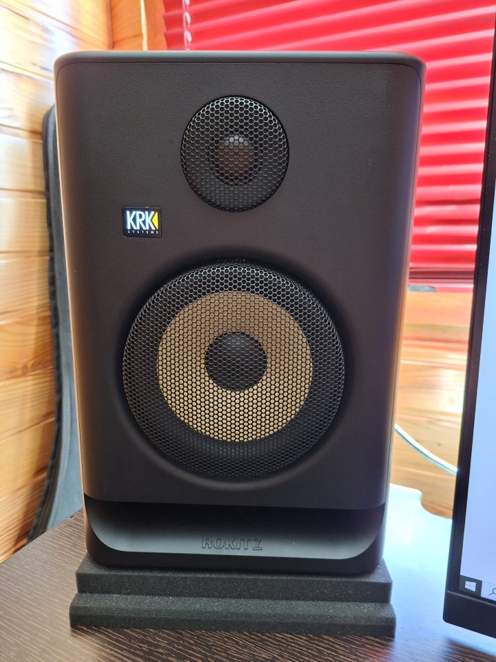 KRK Rokit RP7 G5 de segunda mano · Foto 6 de 6 · Málaga · 250 €