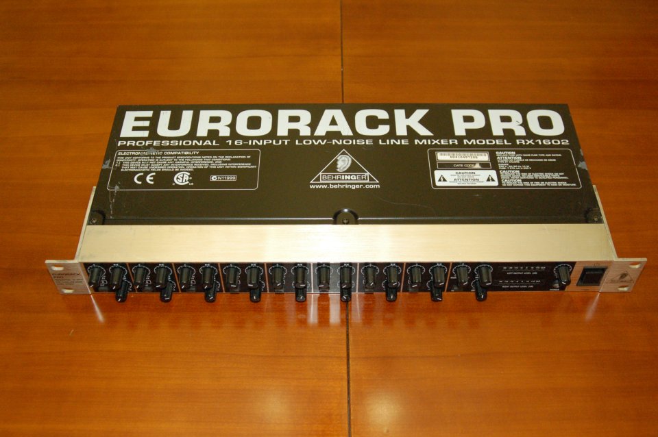 Behringer Eurorack Pro RX1602 Mezclador Línea