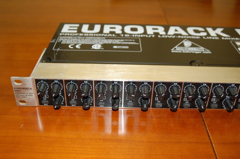 Behringer Eurorack Pro RX1602 Mezclador Línea