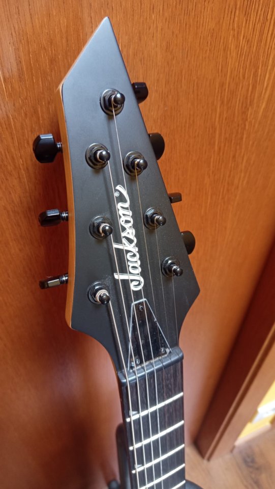 Jackson JS22-7 Dinky Satin Black - 7 cuerdas