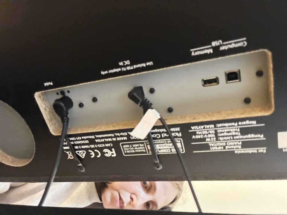 Vendo piano Roland HP601 de segunda mano · Foto 7 de 8 · Pontevedra · 1000 €