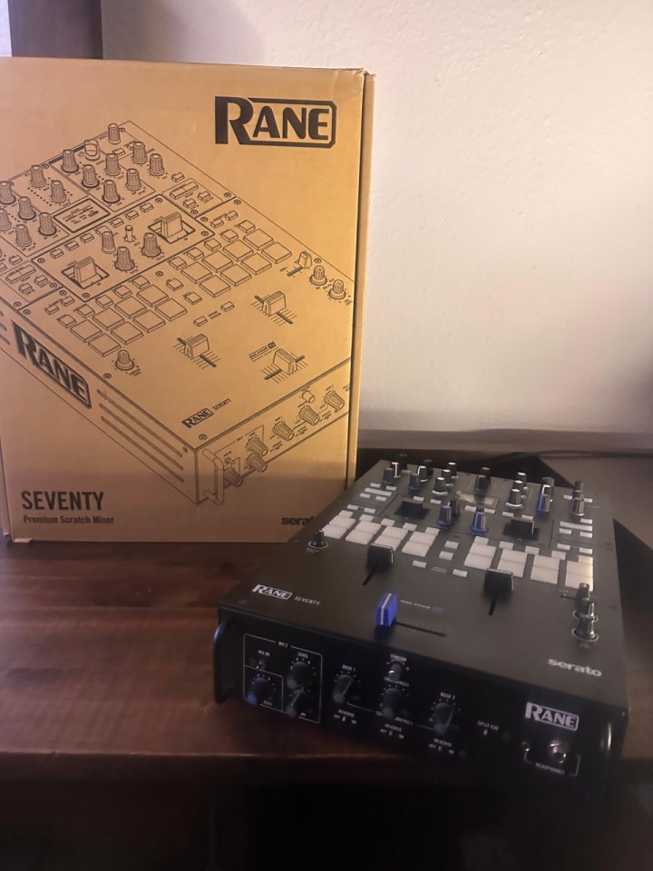 Mesa de mezclas Rane 70 Turntablism