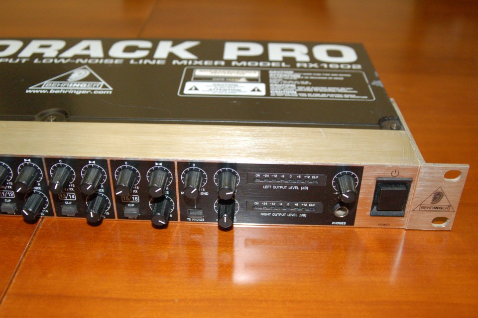 Behringer Eurorack Pro RX1602 Mezclador Línea