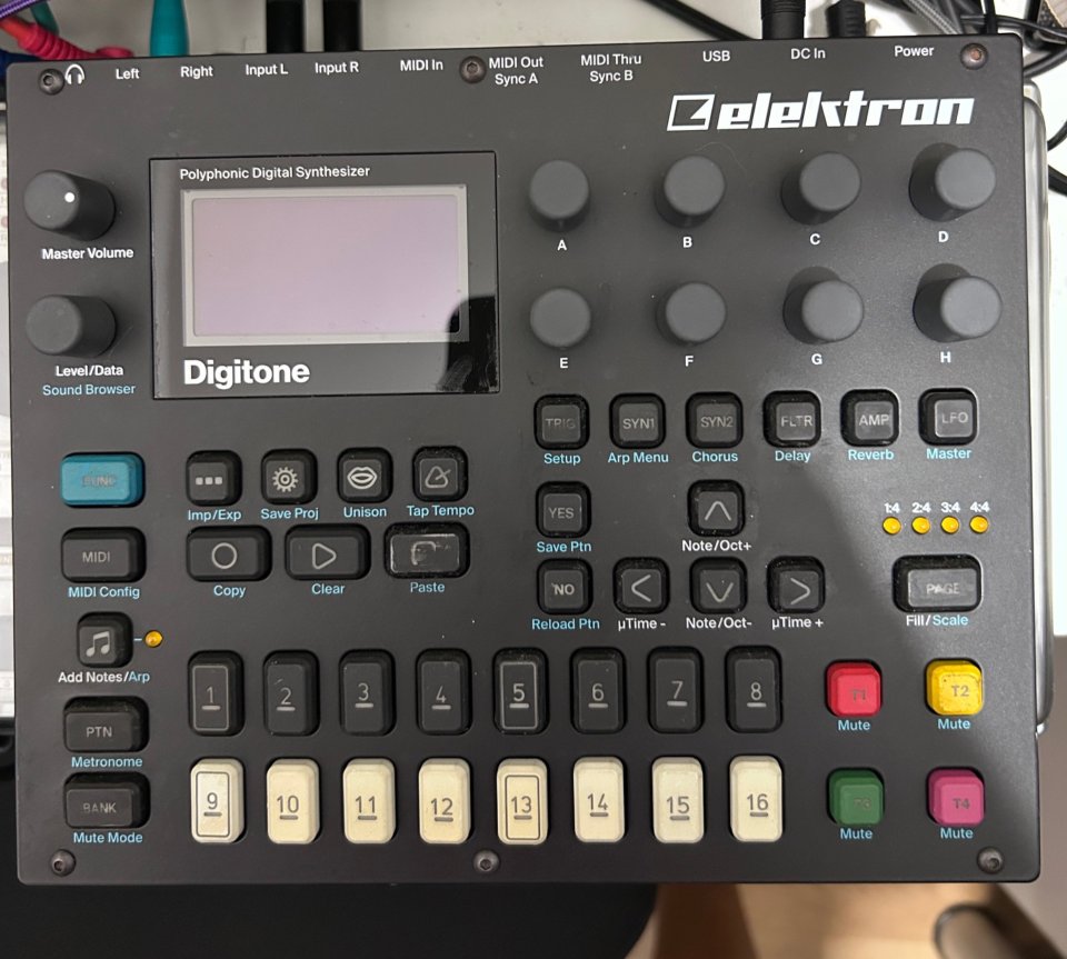 Digitone 1 de segunda mano · Foto 1 de 6 · Barcelona · 400 €