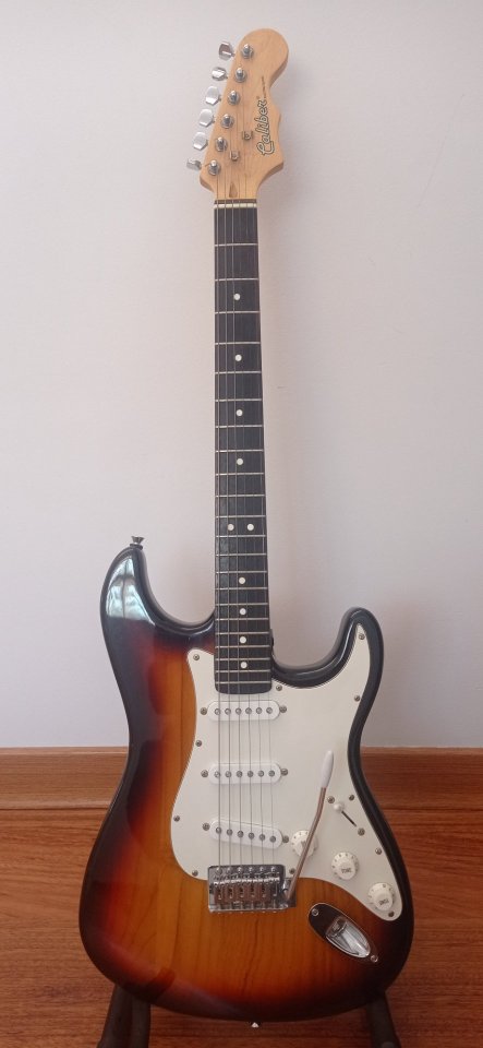 Guitarra eléctrica Caliber Stratocaster de segunda mano · Foto 2 de 8 · Cuenca · 90 €