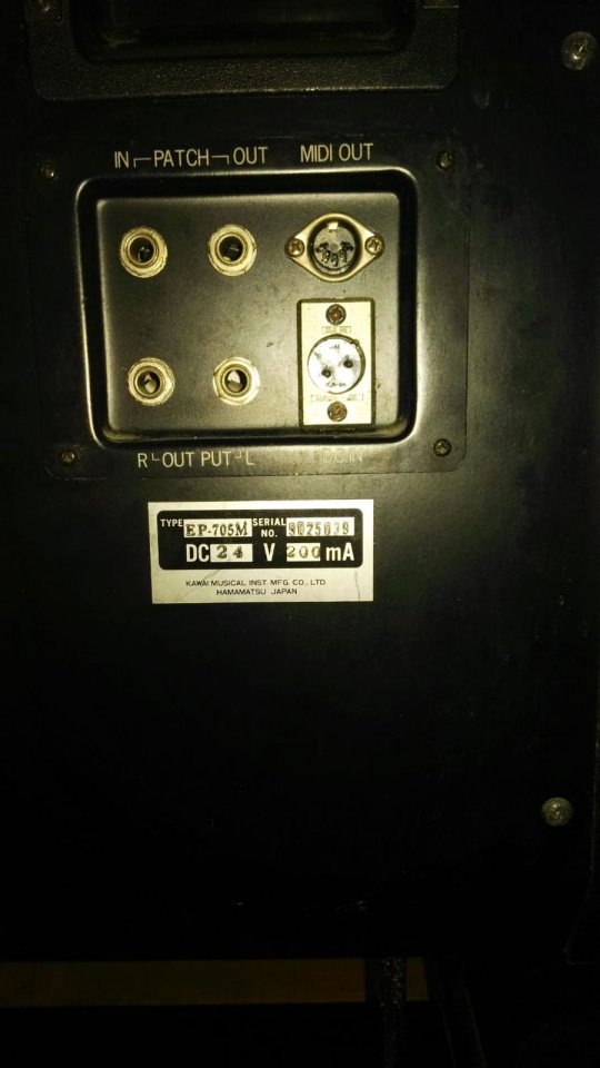 Piano electro acústico Kawai 705 M