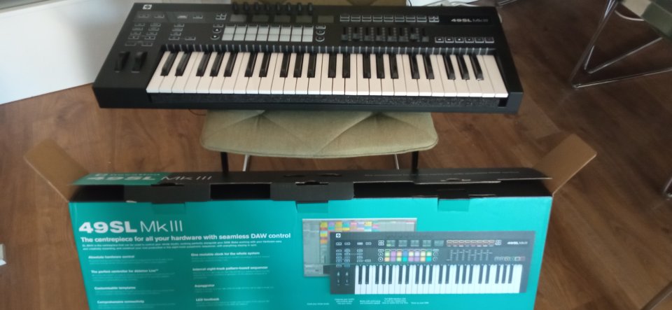 Teclado controlador Novation 49SL