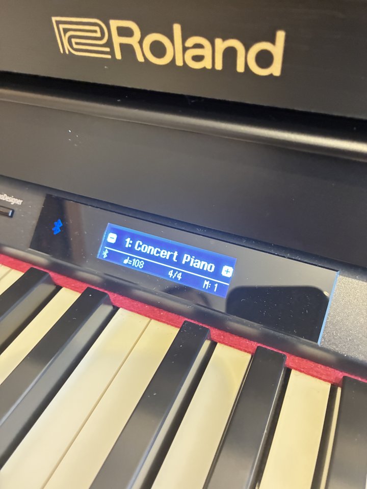 Vendo piano Roland HP601 de segunda mano · Foto 5 de 8 · Pontevedra · 1000 €