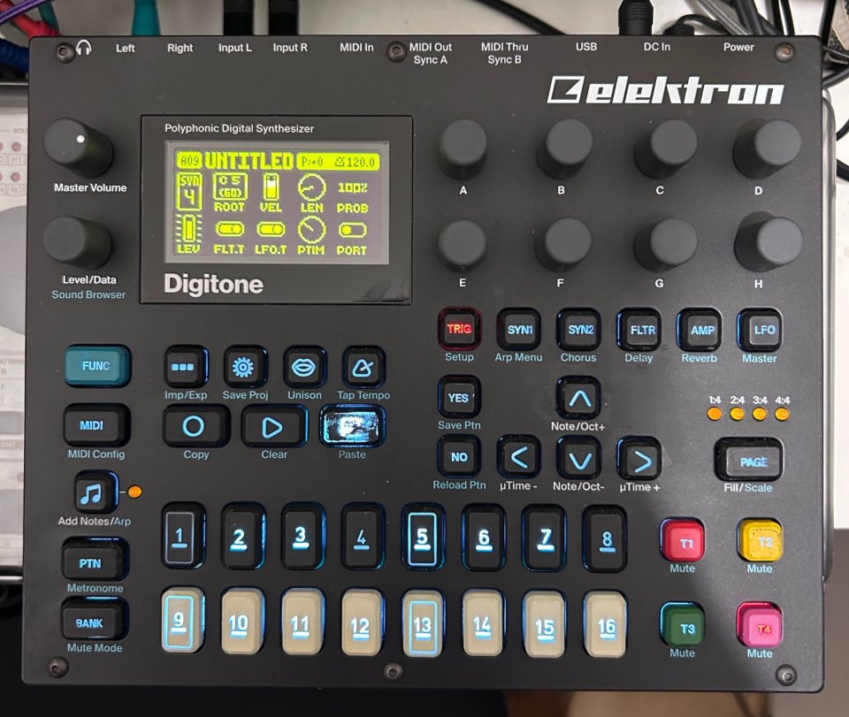 Digitone 1 de segunda mano · Foto 2 de 6 · Barcelona · 400 €