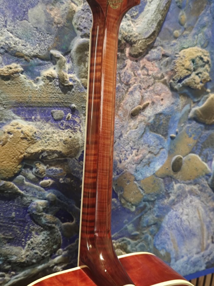 Gibson Dove in flight custom shop