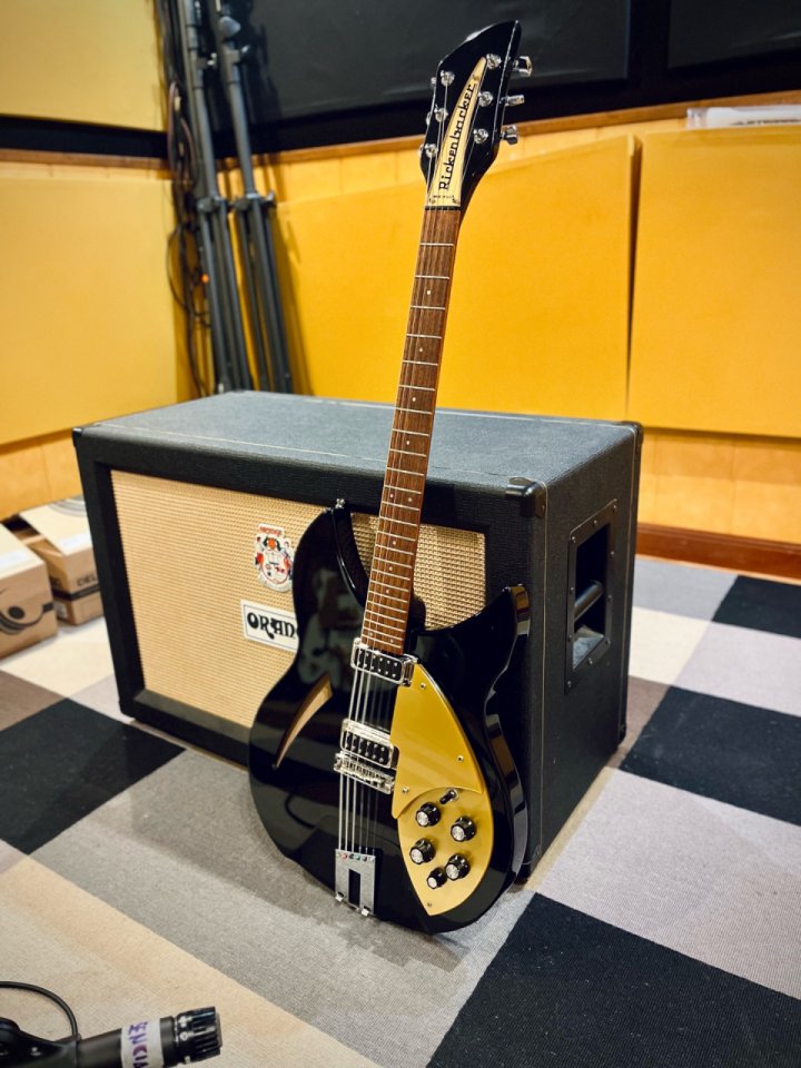 Rickenbacker 330 Jet Glo 1997 de segunda mano · Foto 2 de 8 · Madrid · 1725 €