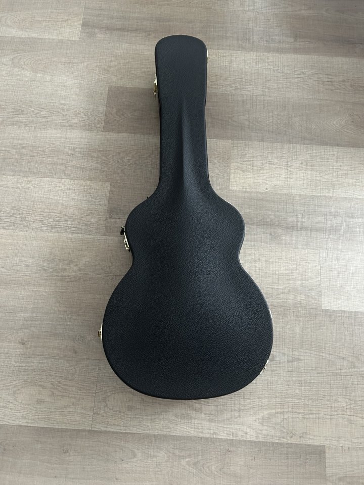 Estuche rígido Taylor 214: Guitarra acústica. Funda