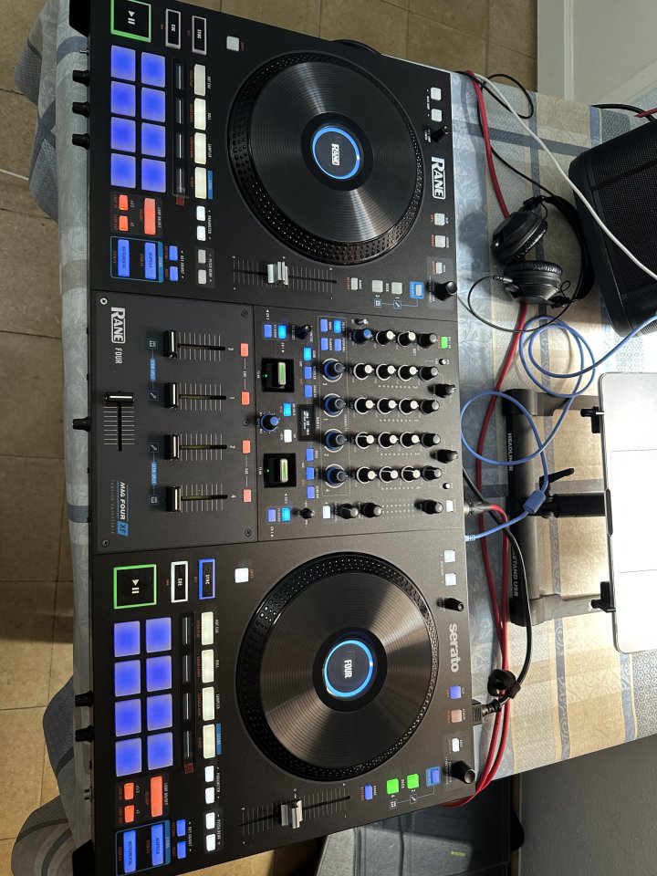 Controlador Dj Rane Four de segunda mano · Foto 3 de 9 · Barcelona · 1000 €