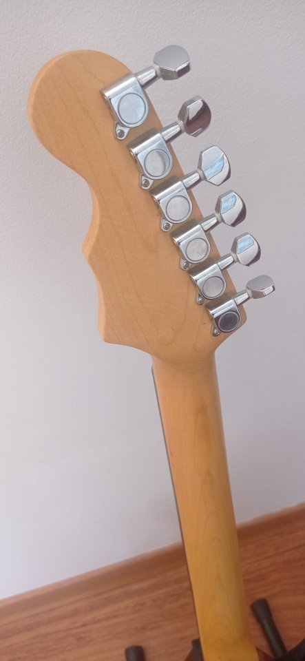 Guitarra eléctrica Caliber Stratocaster de segunda mano · Foto 5 de 8 · Cuenca · 90 €
