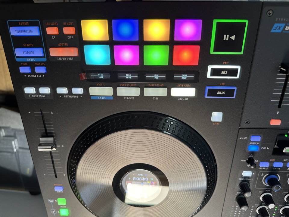 Controlador Dj Rane Four de segunda mano · Foto 4 de 9 · Barcelona · 1000 €