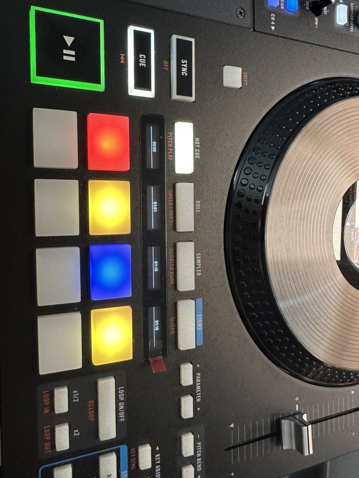 Controlador Dj Rane Four de segunda mano · Foto 6 de 9 · Barcelona · 1000 €