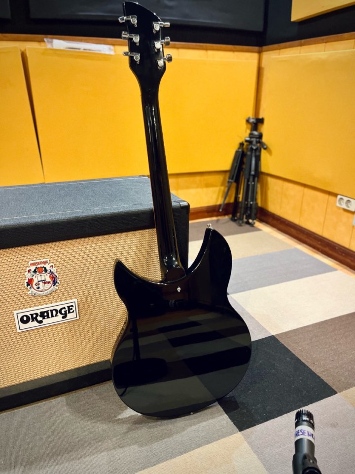 Rickenbacker 330 Jet Glo 1997 de segunda mano · Foto 6 de 8 · Madrid · 1725 €