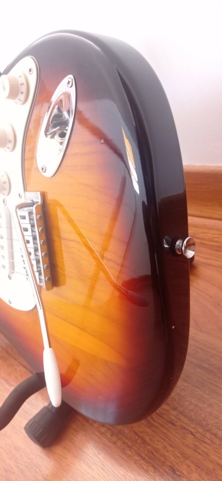 Guitarra eléctrica Caliber Stratocaster de segunda mano · Foto 8 de 8 · Cuenca · 90 €