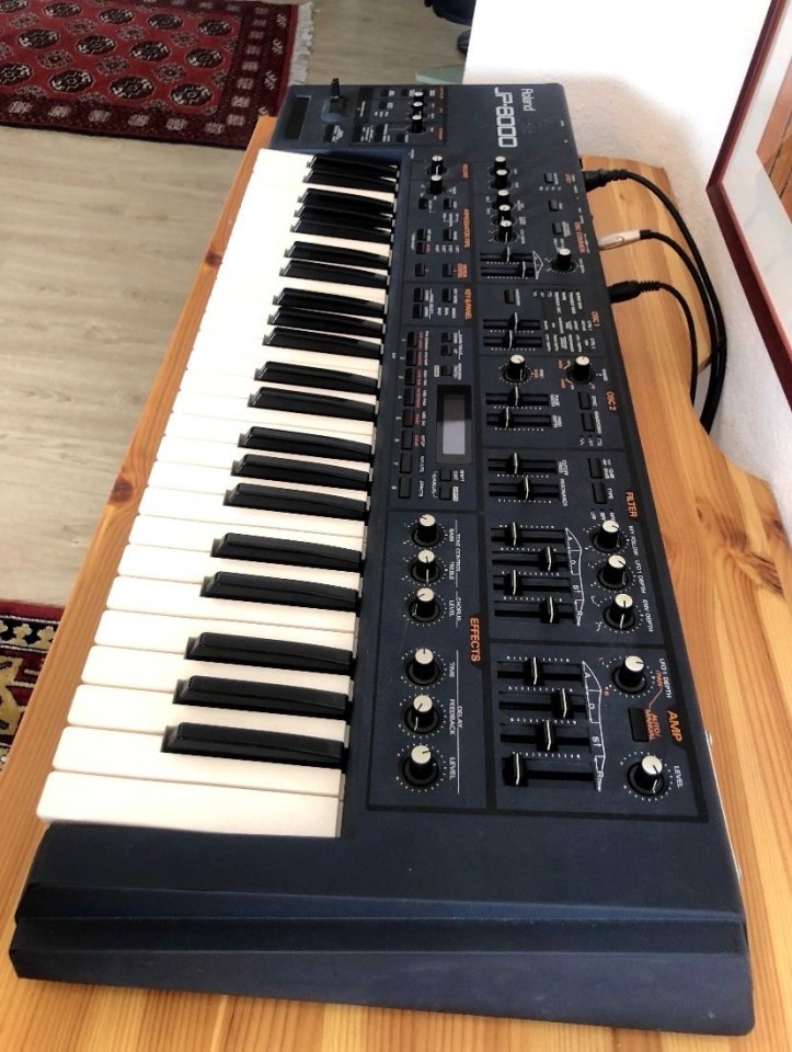 Roland JP-8000 - Vendo ou cambio por SH101 de segunda mano · Foto 2 de 5 · Badajoz · 1100 €