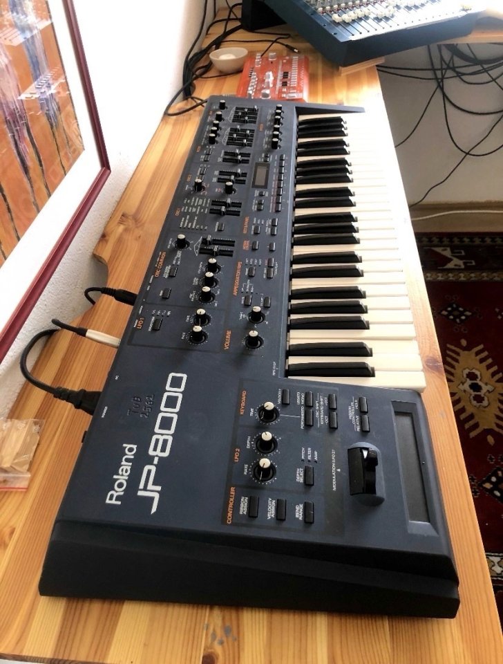 Roland JP-8000 - Vendo ou cambio por SH101 de segunda mano · Foto 3 de 5 · Badajoz · 1100 €