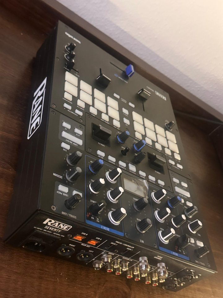 Mesa de mezclas Rane 70 Turntablism