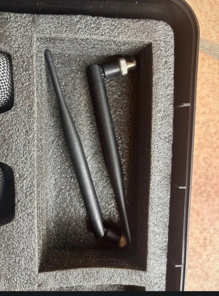 Receptor inalámbrico doble LD Systems U506 R2 con antenas, cables y maletín de segunda mano · Foto 6 de 6 · Cádiz · 160 €