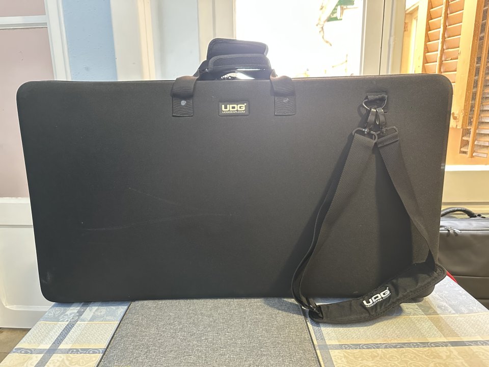 Controlador Dj Rane Four de segunda mano · Foto 9 de 9 · Barcelona · 1000 €