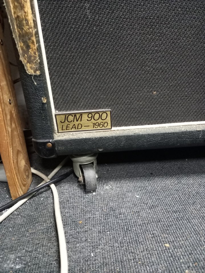 Ampli Marshall JCM 900 4100+Pantalla Marshall 4x12 Lead 1960 de segunda mano · Foto 2 de 3 · Madrid · 600 €