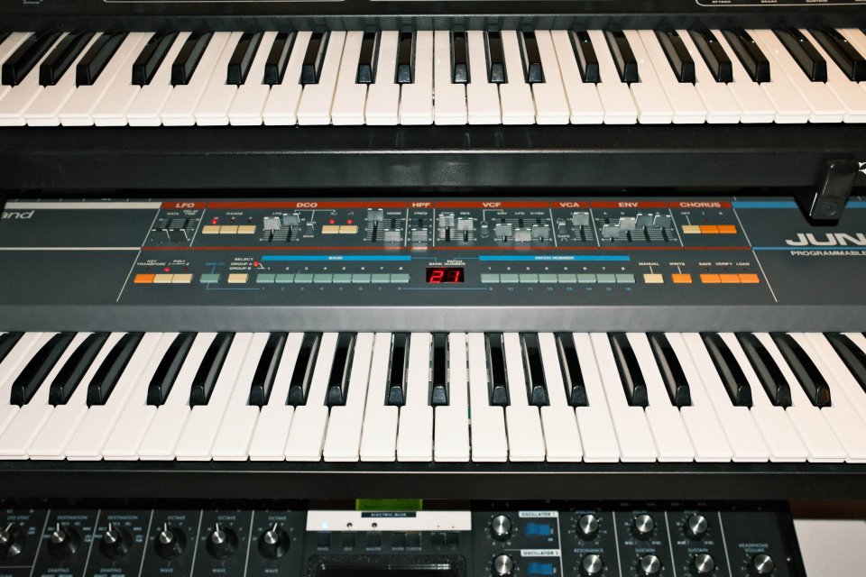 Roland Juno-106 en muy buen estado | Service 2020 de segunda mano · Foto 3 de 6 · Illes Balears · 1449 €