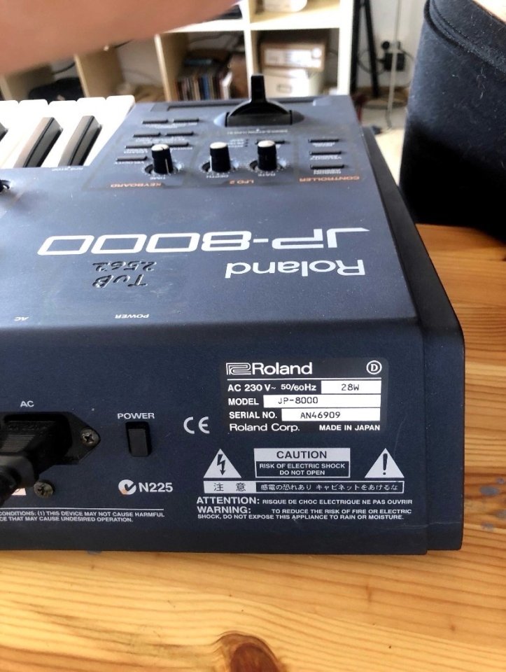 Roland JP-8000 - Vendo ou cambio por SH101 de segunda mano · Foto 5 de 5 · Badajoz · 1100 €