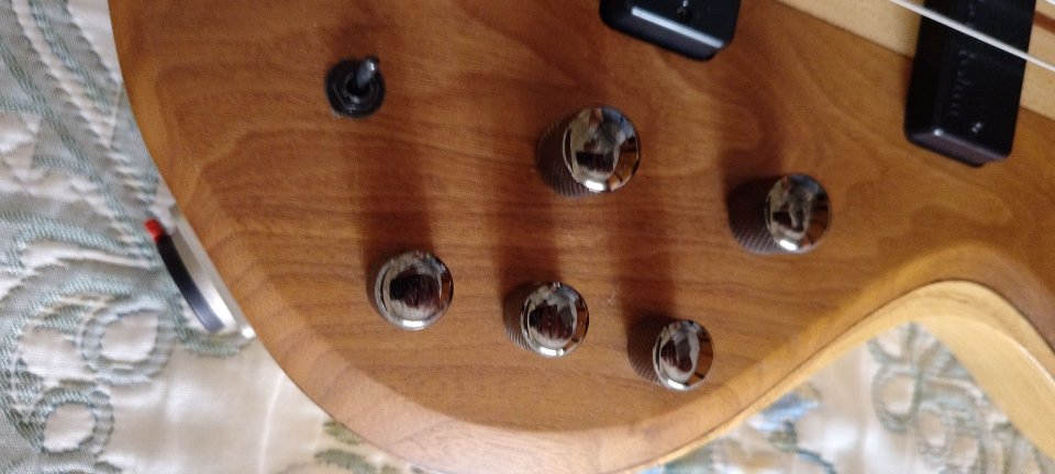 Ibanez BTB 675 NTF de segunda mano · Foto 10 de 10 · Sevilla · 600 €