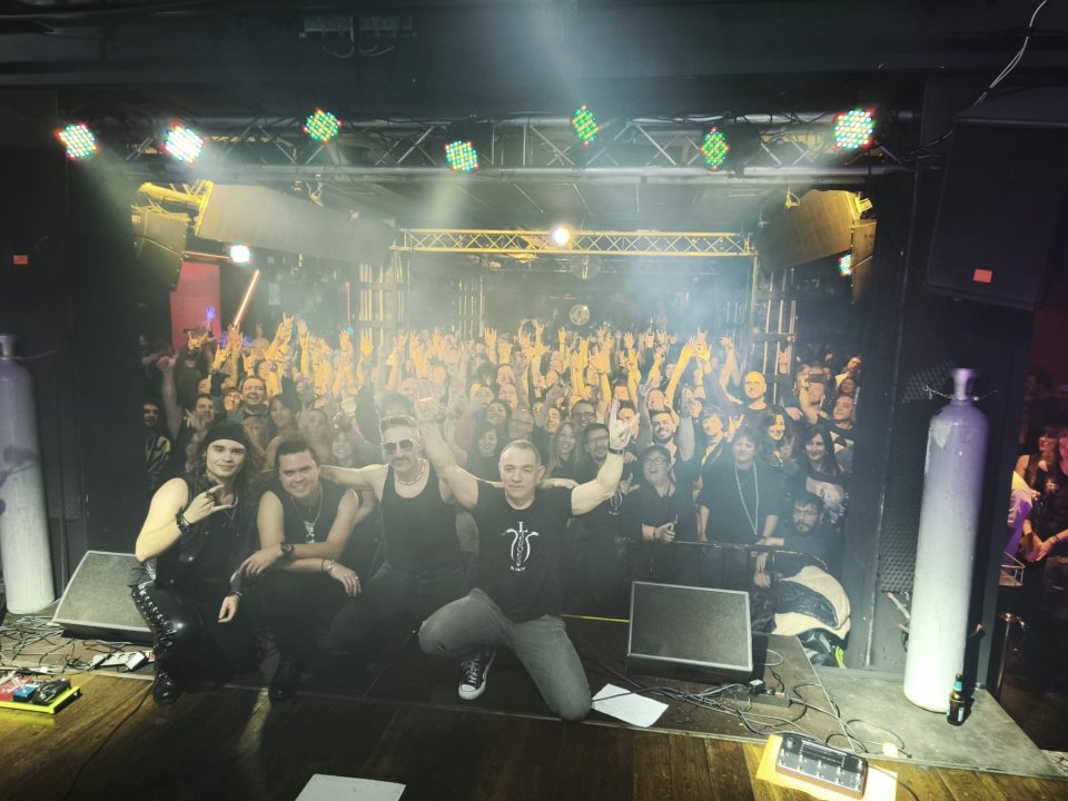 Héroes el Culto banda tributo a Héroes del Silenció busca bajista