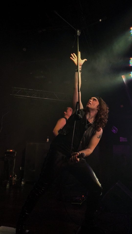 Héroes el Culto banda tributo a Héroes del Silenció busca bajista