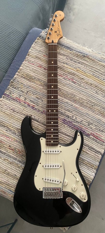Fender Stratocaster 2015 Mexico (Vendo o cambio) de segunda mano · Foto 3 de 10 · Granada