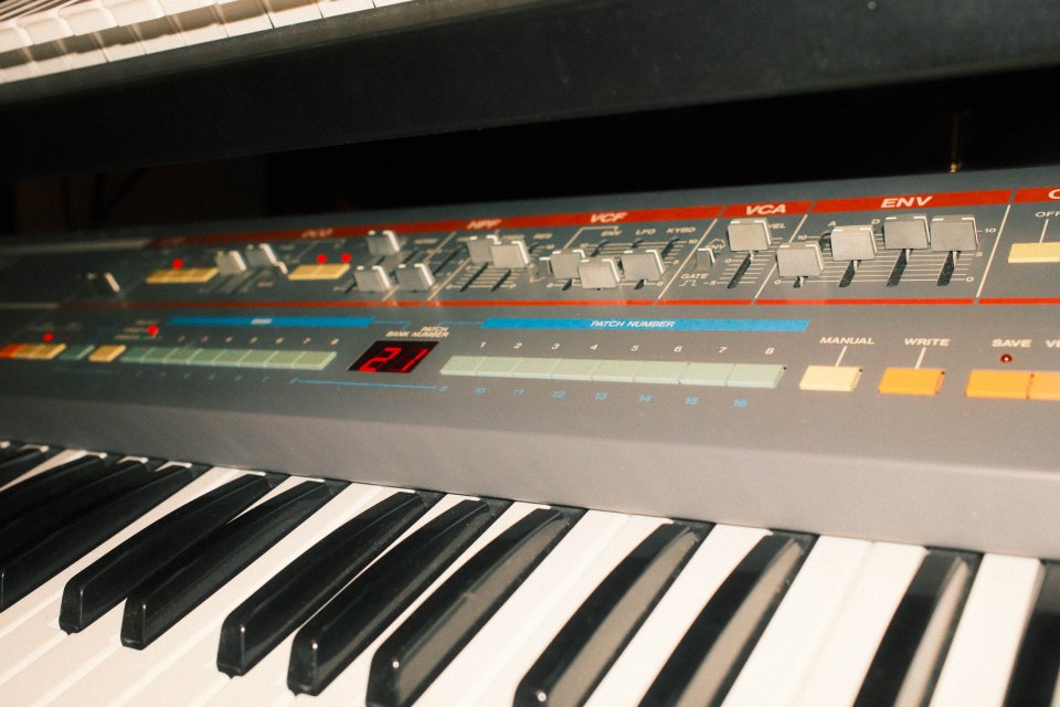 Roland Juno-106 en muy buen estado | Service 2020 de segunda mano · Foto 6 de 6 · Illes Balears · 1449 €