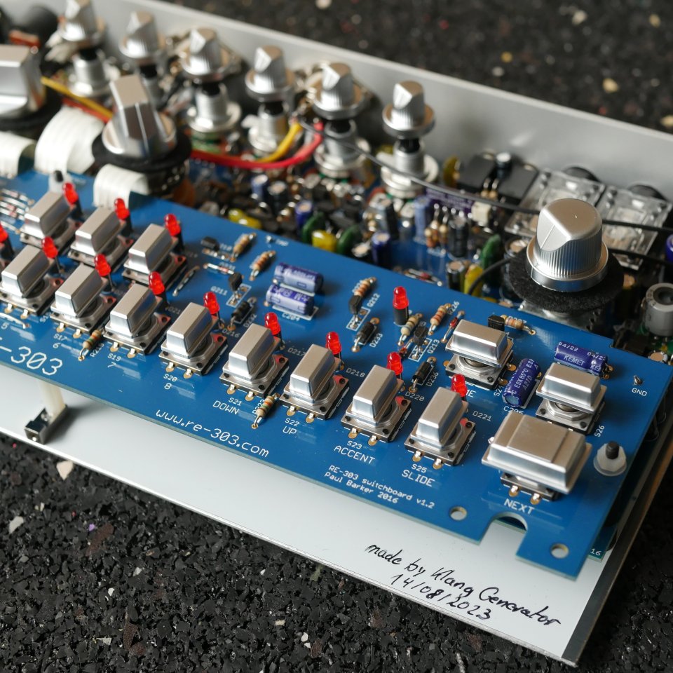 Dinsync 303 clone Roland 303 de segunda mano · Foto 4 de 4 · Illes Balears · 999 €