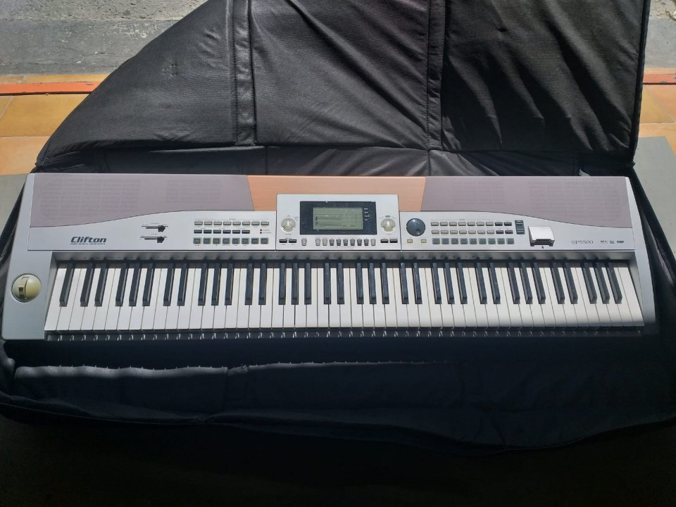 Teclado contrapesado Clifton SP5500 / Thomann SP-5500 de segunda mano · Foto 4 de 7 · Bizkaia · 300 €