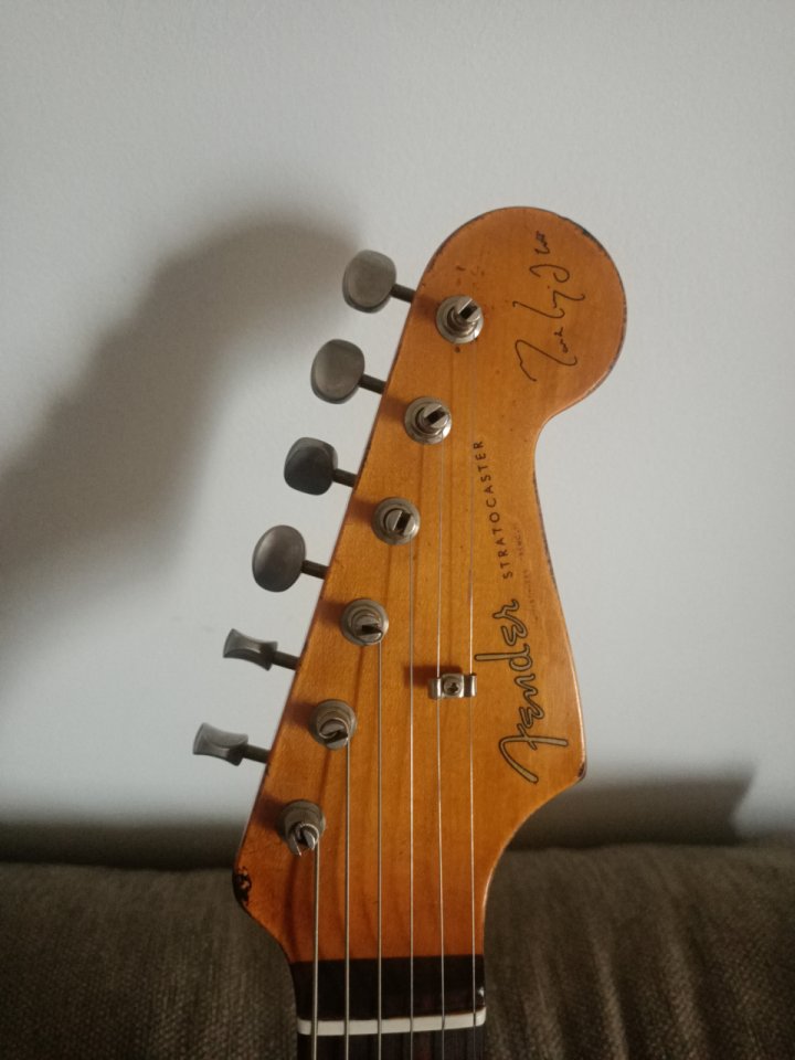 Fender Stratocaster Mark Knopfler signature de segunda mano · Foto 3 de 10 · Cádiz · 3500 €
