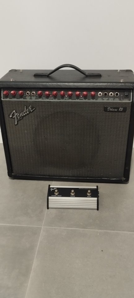 Amplificador Fender Deluxe 85