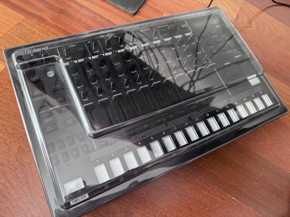 Caja de ritmos Roland TR-8S de segunda mano · Foto 2 de 5 · Madrid · 500 €