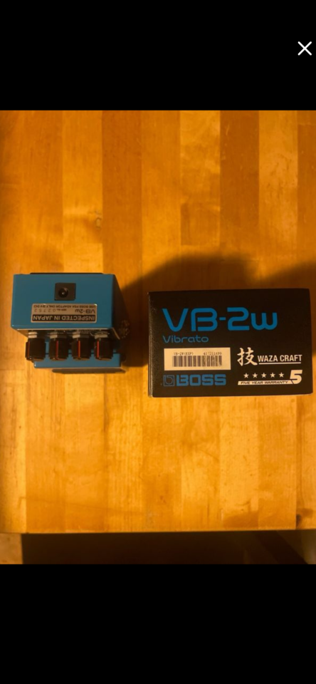 BOSS VB-2W Vibrato WAZA CRAFT Pedal Guitarra