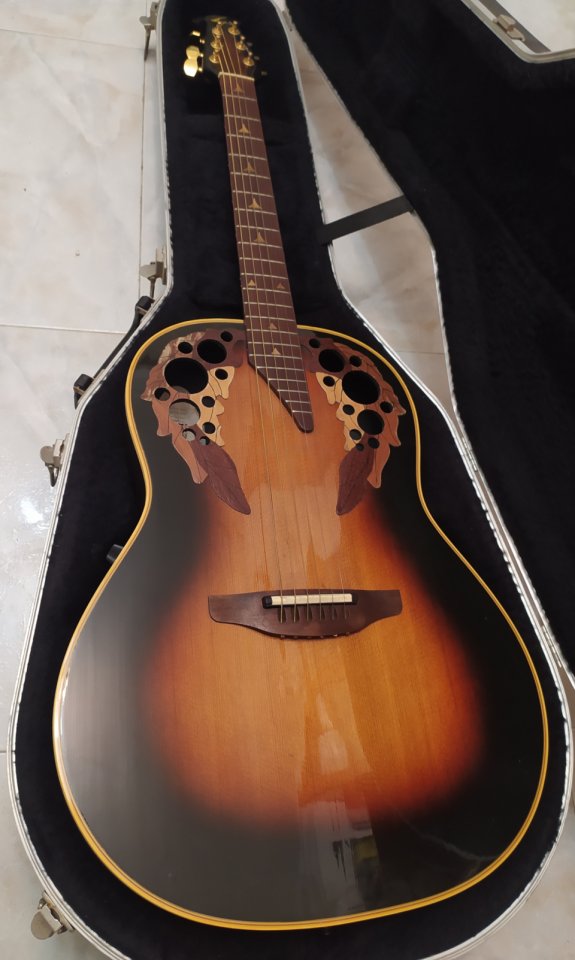 Guitarra electroacustica Ovation USA